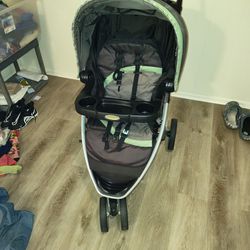 Greco Tri-wheel baby stroller w/cover.