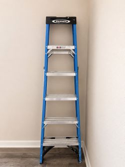 Werner 6’ Fiberglass Step Ladder – 250 lb Capacity