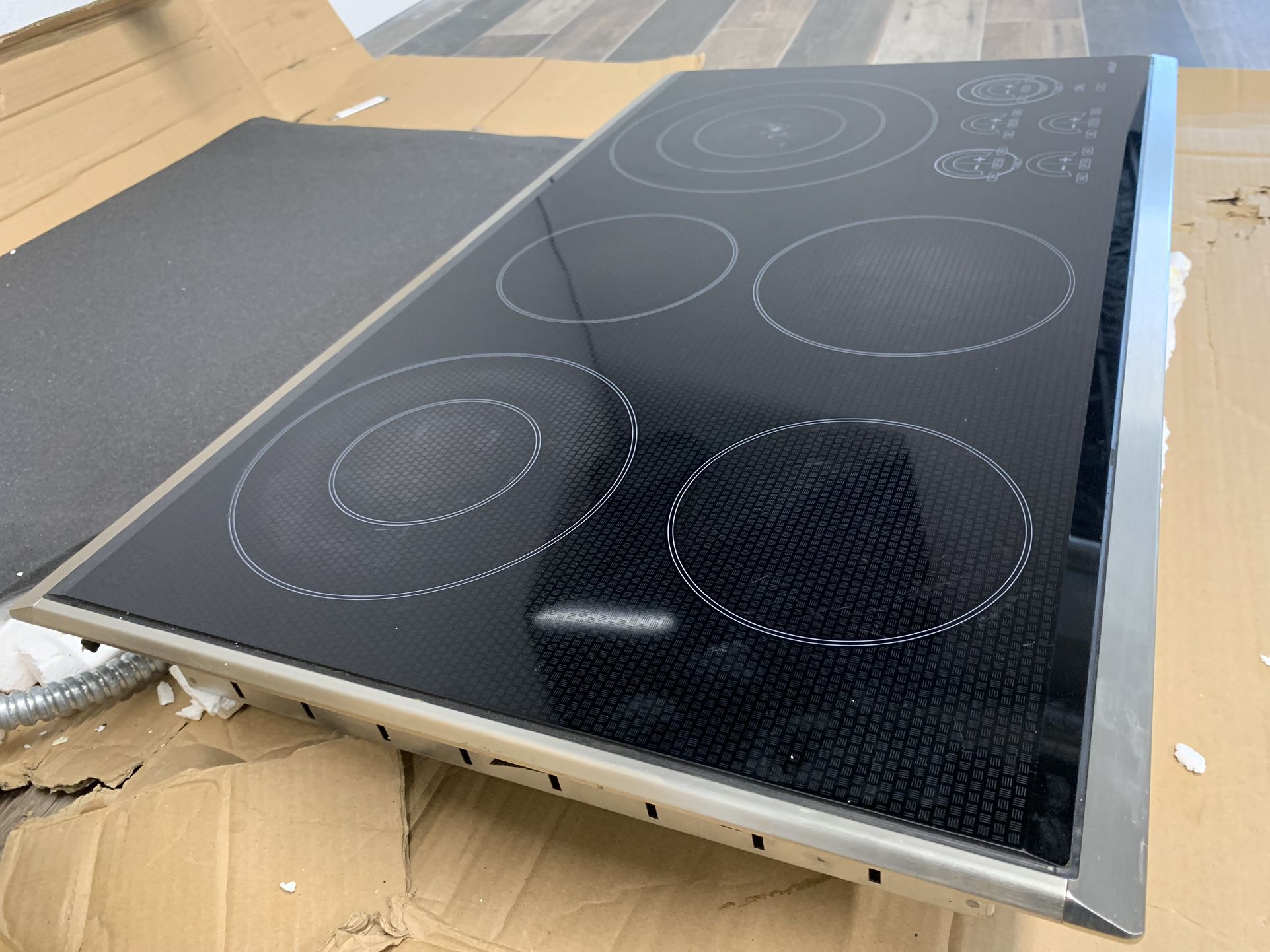 Wolf 36" Induction Cooktop 