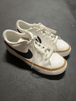 Nike Women’s Court Legacy Size 7