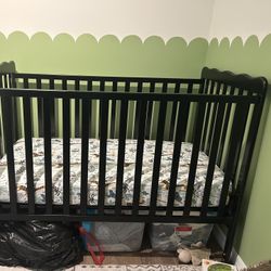 Crib, Mattress , And 4 Sheets