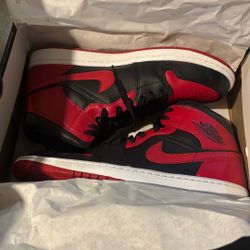 Jordan 1s Mid 