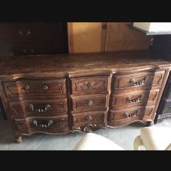 🌹BEAUTIFUL VINTAGE  FRENCH PROVINCIAL DRESSERS  -SOLID WOOD $299 EACH 