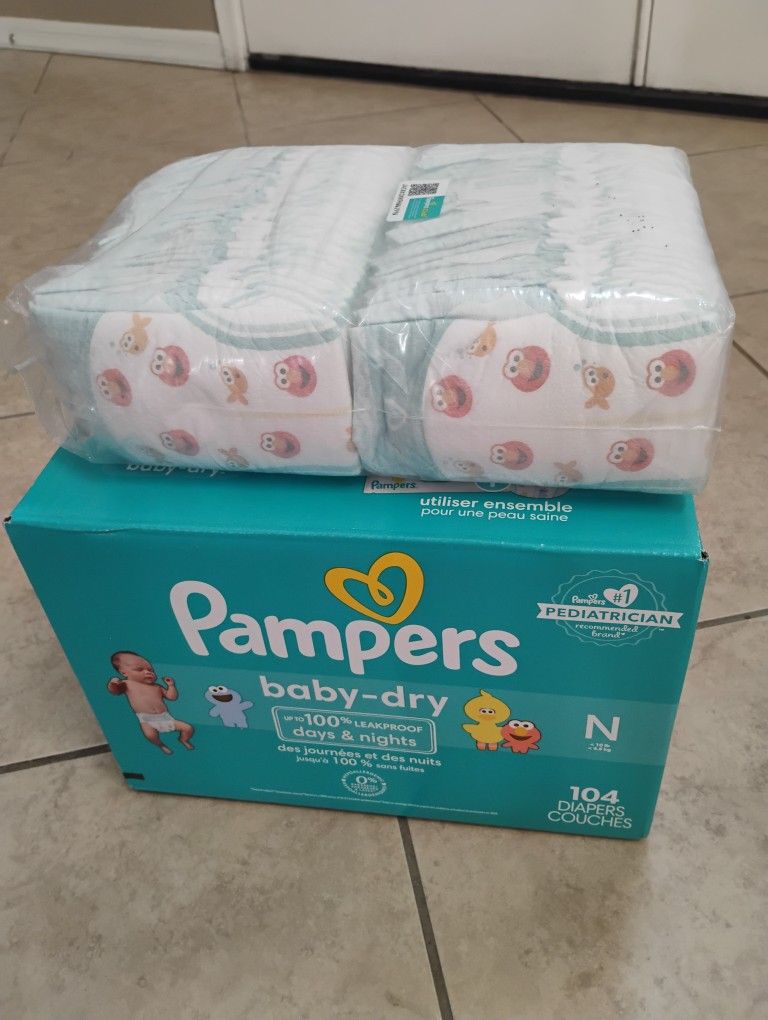 Pampers Newborn Diapers 155 Total 