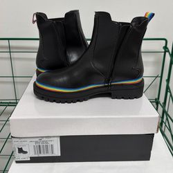 Kurt Geiger London Birdie Chunky Chelsea Boots Black with Rainbow Stripe Sole, Size 2M