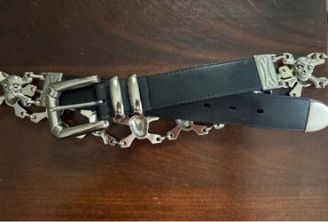 Skull and crossbones leather belt.