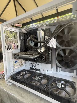 CPU: Intel i9-10900 * RAM: 32GB * Mothe: ASUS TUF Gaming * GPU: MSI graphics card — exact model is hard to confirm from the photo * Cooling: NZXT liqu