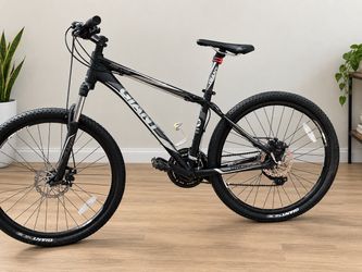 Gorgeous Giant mountain bike, | Ready to Roll | Disc Brakes