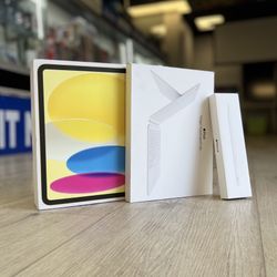 iPad 10th Gen (Bundles Available) (Take It Home In Payment/ llévatelo a casa en pagos) *iPad Alone Starts At $349*