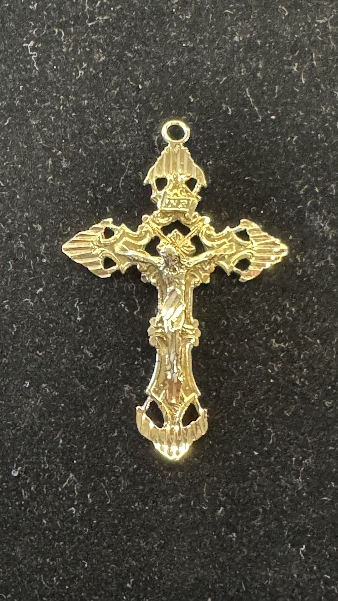 10K Gold 7.68 grms cross pendant no trades pick up in Tacoma