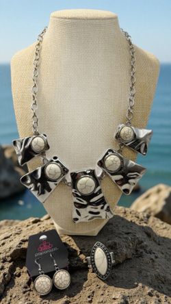 Paparazzi Cougar White Bib Necklace ,Earring Set & Ring NWT Silver Tone