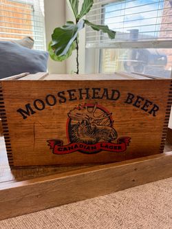 Vintage Moosehead Beer Wooden Crate with Original Sliding Lid – Canadian Lager Breweriana Display
