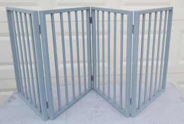 Like  New 4 Panel Freestanding  Dog Gate That Measures 24" Tall And 72" Ŵde