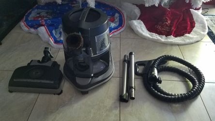 Rainbow Vacuum With 5 Yr Warrenty