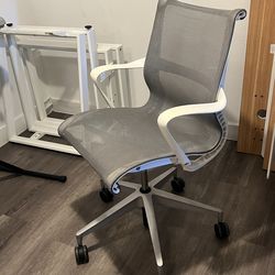 Good condition computer desk chair   Asking 55  goes up and down