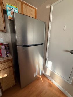 Insignia Refrigerator