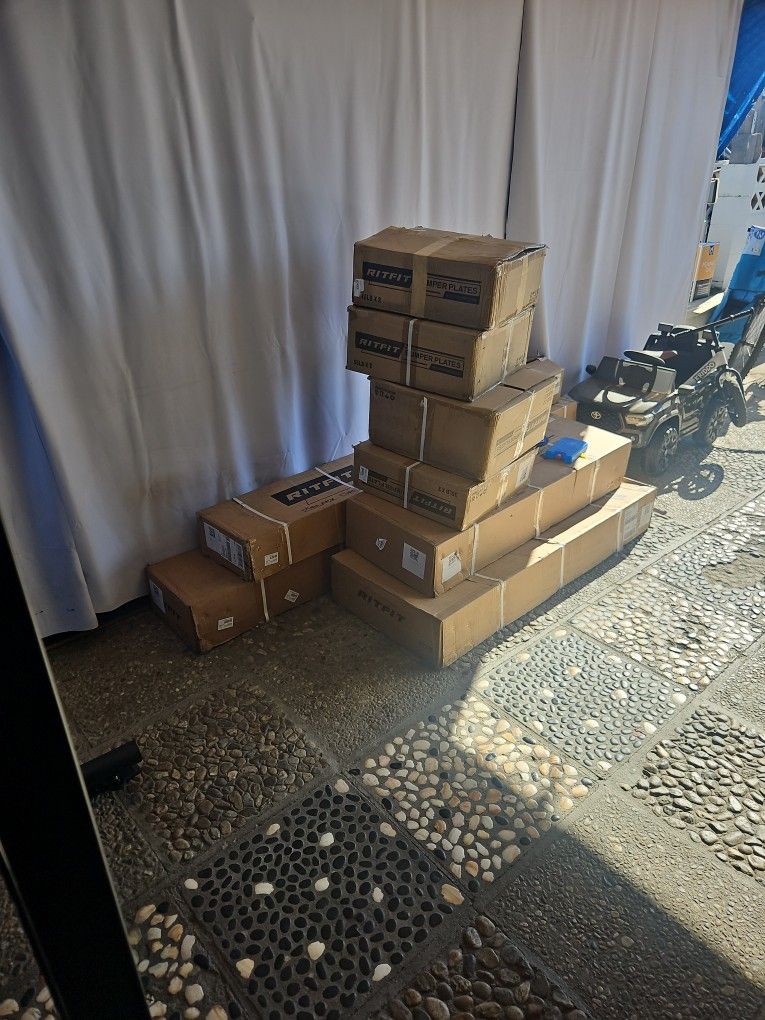 Free cardboard Boxes