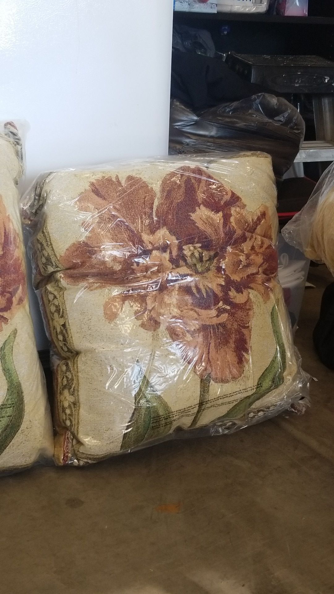 Tulip unveiled iv pillow