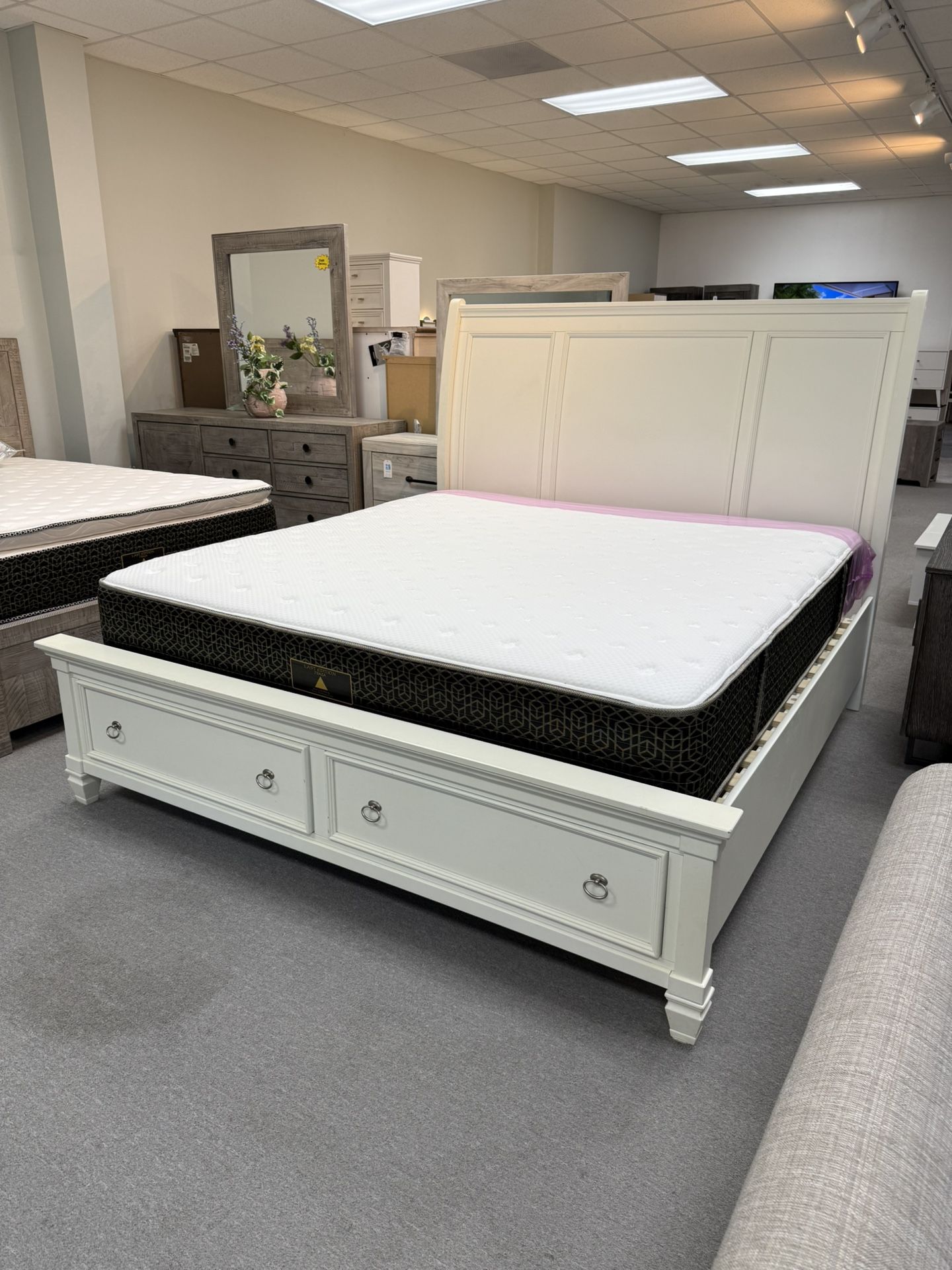 King bed (FREE 24H DELIVERY AND SETUP)