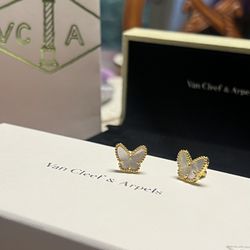 Sweet Butterflies earstuds -Mother-of-pearl 