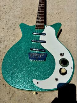 Danelectro DC3 guitar