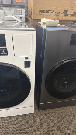 Samsung-All in One Smart Things washer/dryer in white and black