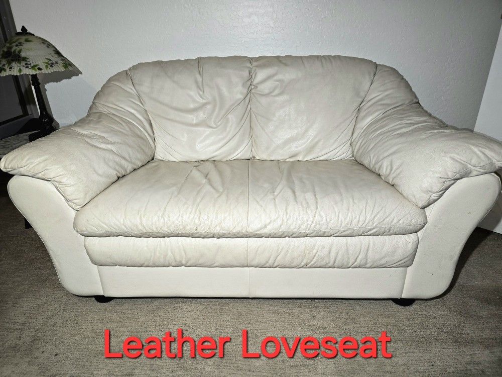Natuzzi Italia cream colored pu Leather Loveseat