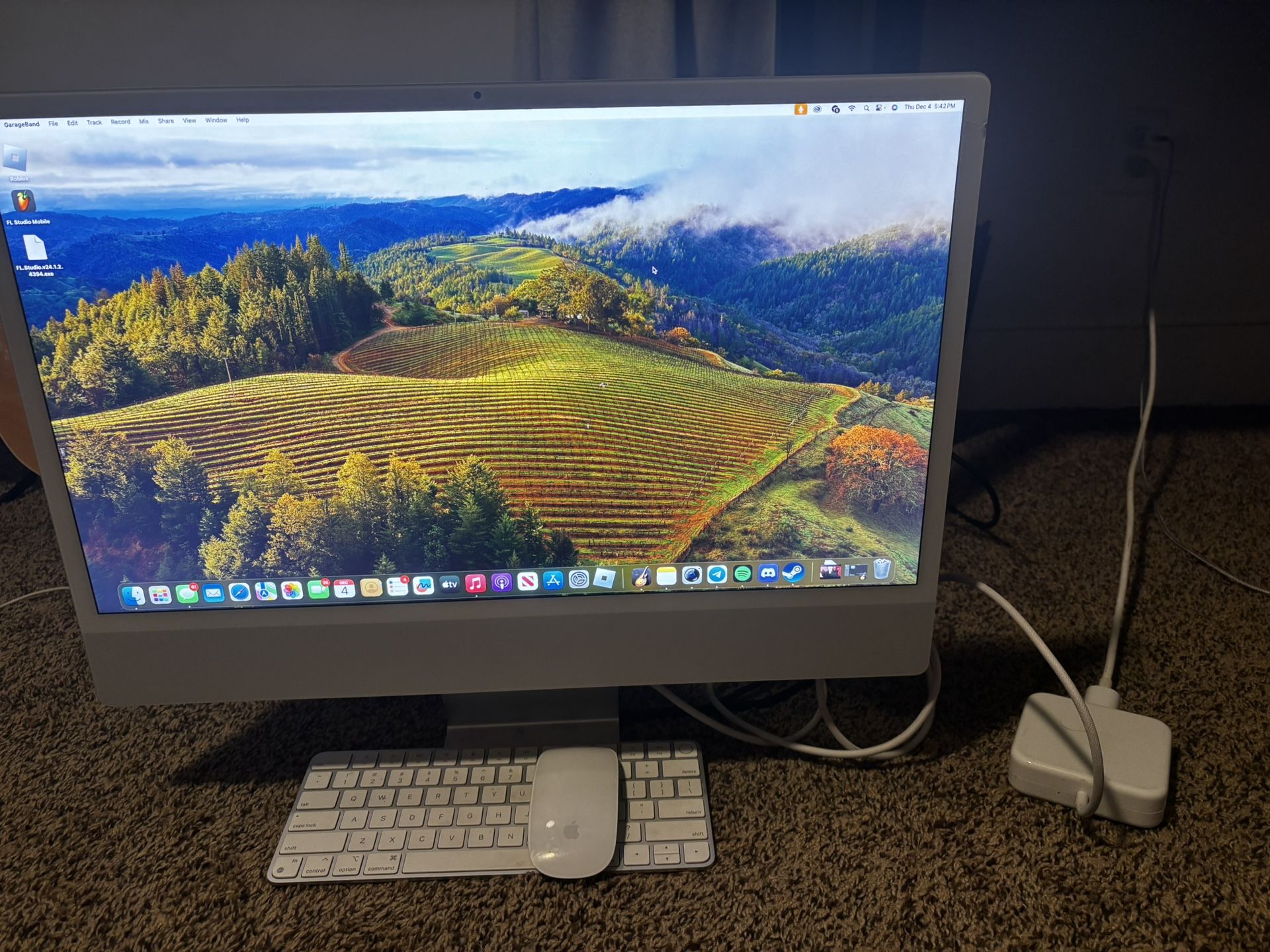 Apple iMac 24” M1 (2021) – 8GB RAM – 294GB Storage – White – Like New