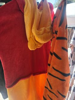 Costumes$