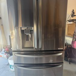 LG Refrigerator black stainless steel everything work