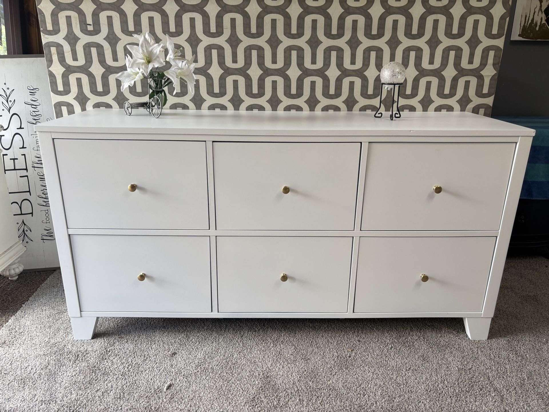Dresser Beautiful sugar white n gold 6 deep drawers Great for baby changer Refinished 61”31”