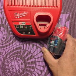 Milwaukee M12 Battery Kit 2.0 New Firm Price 