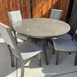 Dinning Table With 4 Chairs 