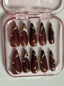 Press on nails