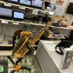 Yamaha Saxophone W/case