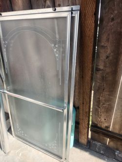 Free sliding door for shower with tub