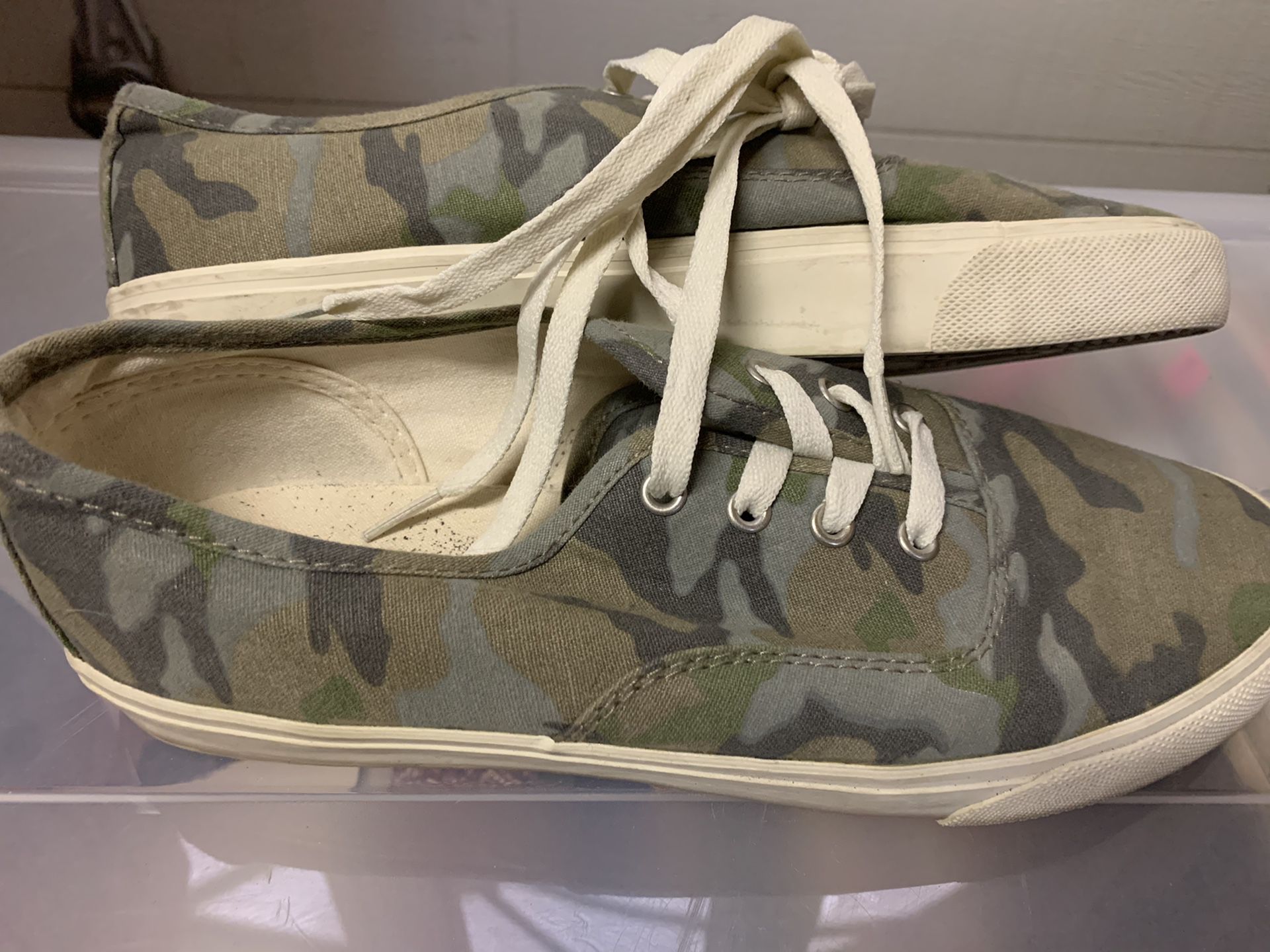American Eagle Military Camouflage Sneakers! Vans Style Shoes Women’s 9 Like New