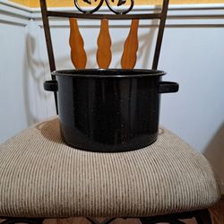 7.5 quart saucepan no lid 10.5 in by 6.5 in tall