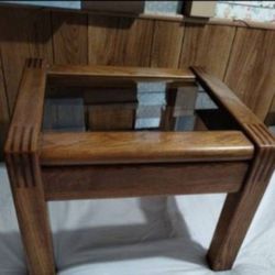VINTAGE LANE FURNITURE OAK - TOP GLASS SIDE / END  TABLE - 27"×19" ×15"H