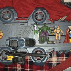 Marvel Universe Figures & Helicarrier 