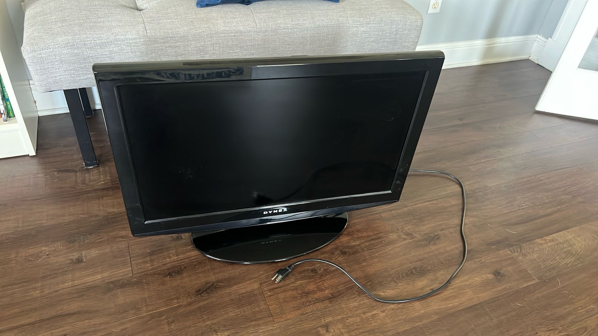 Dynex 32 in TV