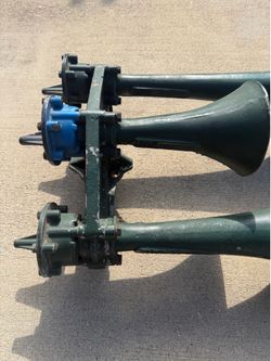 Leslie train horn