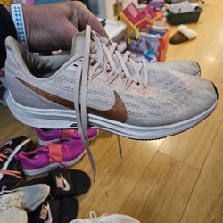 Woman's Sneakers Sz 10