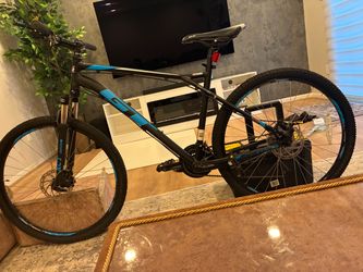Mountain Bike – Like New, Only Used 2–3 Times