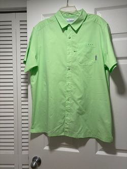 Men's green Columbia PFG shirt