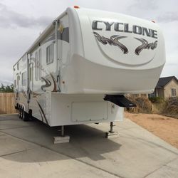 2007 Cyclone 3912