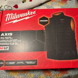 Milwaukee Heated Vest (AXIS m12) SIZE SMALL