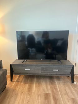 Hisense Roku TV and TV Stand