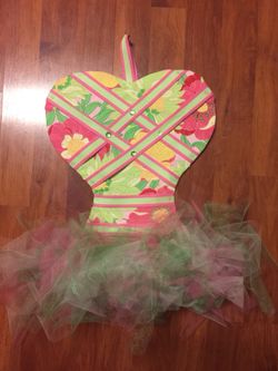 Bow hanger with bows