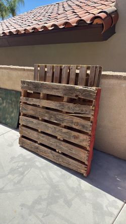 Wood pallet